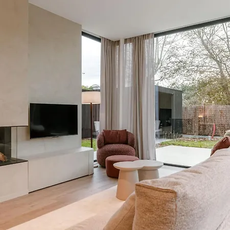 Warm Family By The Sea - La Madrague Villa *