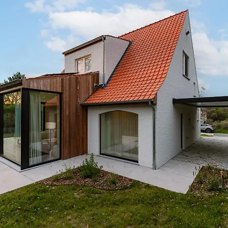 Warm Family By The Sea - La Madrague